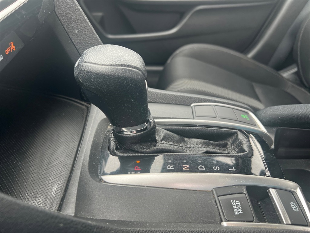Vehicle image 20 of 32