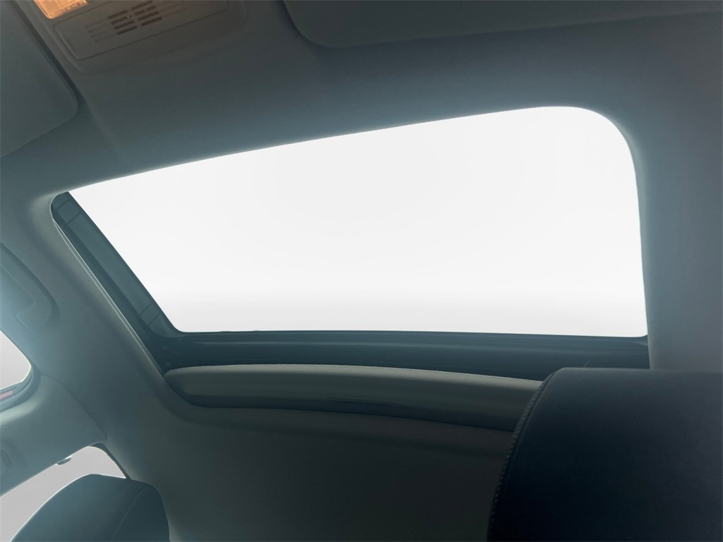 Vehicle image 22 of 32