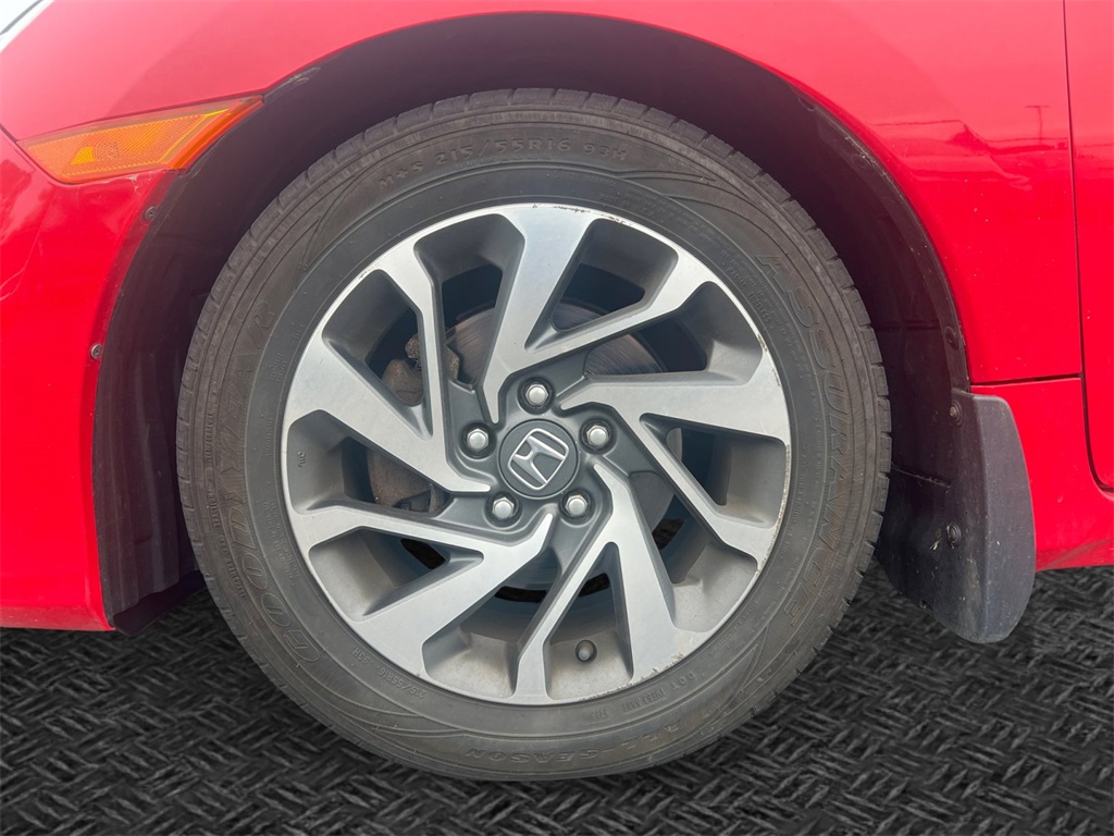Vehicle image 10 of 32