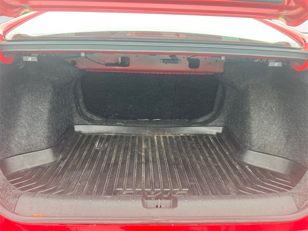 Vehicle image 25 of 32