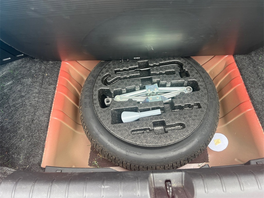 Vehicle image 29 of 32