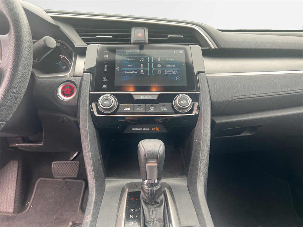 Vehicle image 21 of 32
