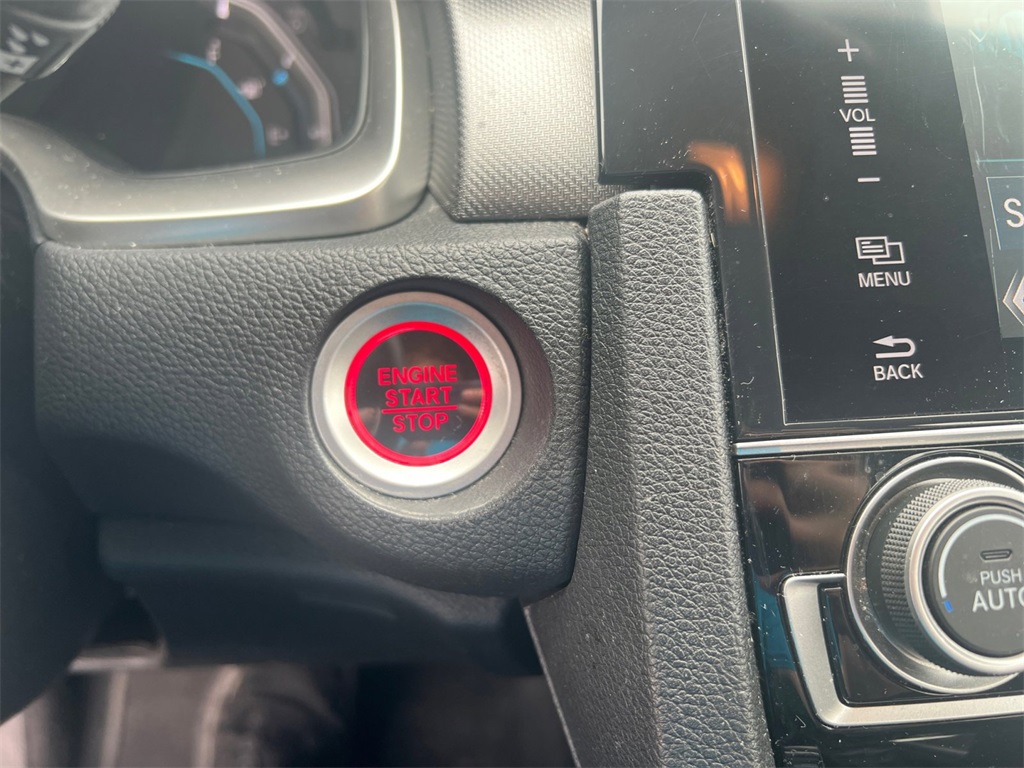 Vehicle image 31 of 32