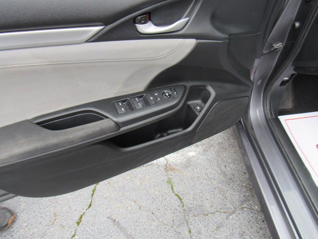 Vehicle image 9 of 18