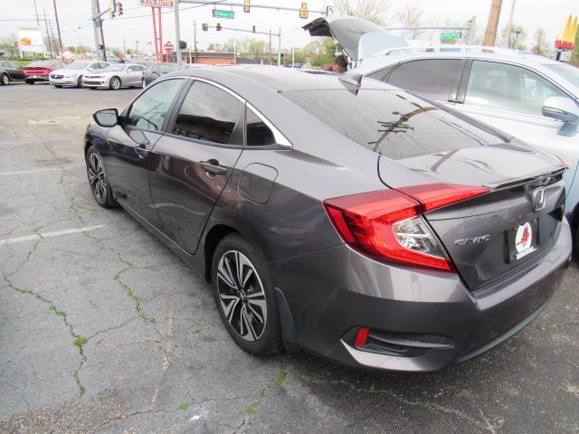 Vehicle image 7 of 18