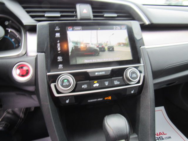 Vehicle image 13 of 18