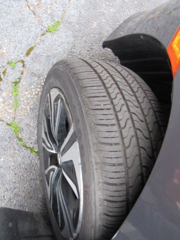 Vehicle image 17 of 18