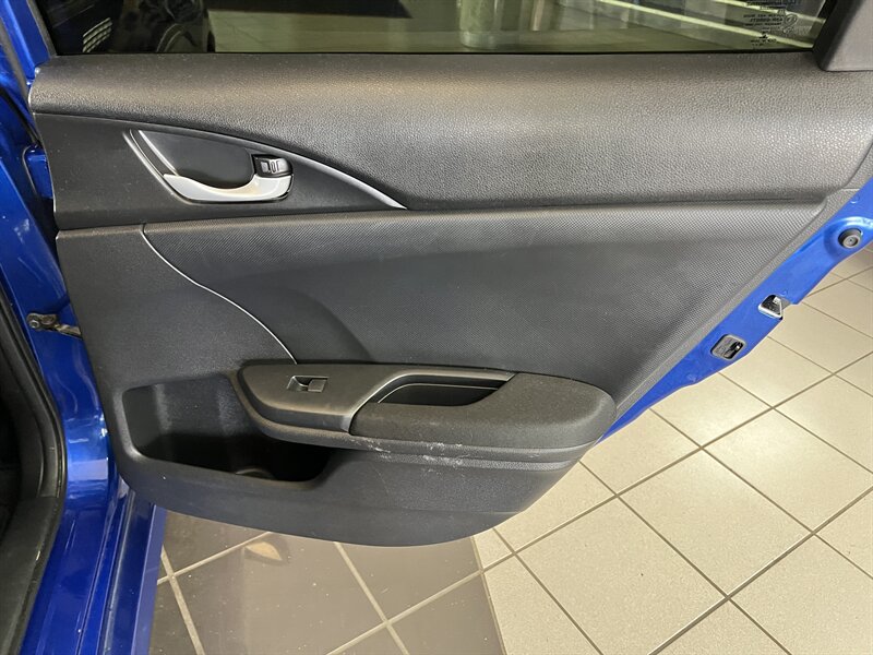 Vehicle image 24 of 33