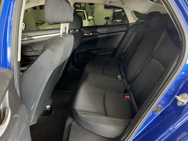 Vehicle image 20 of 33