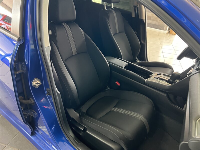 Vehicle image 26 of 33