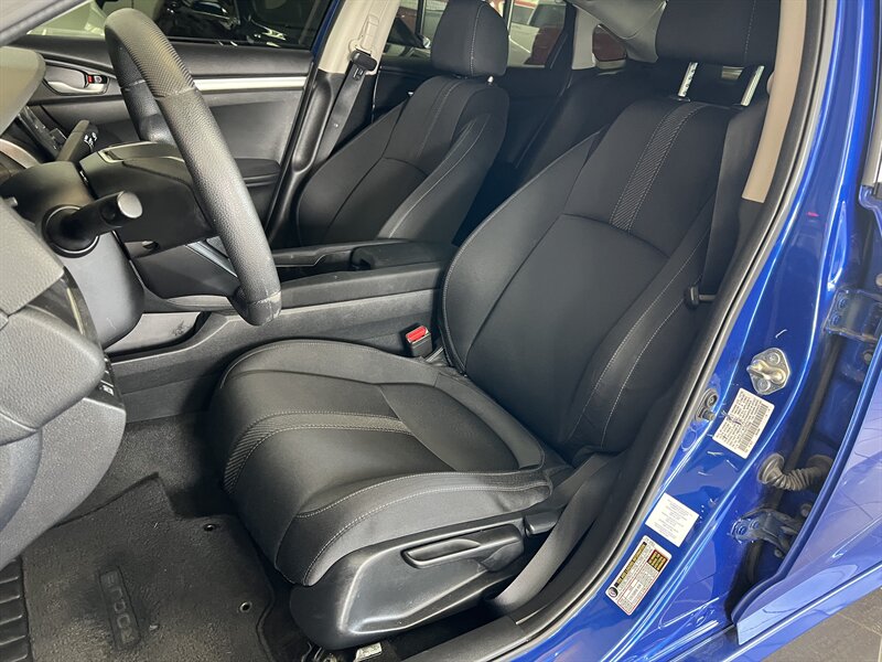Vehicle image 10 of 33
