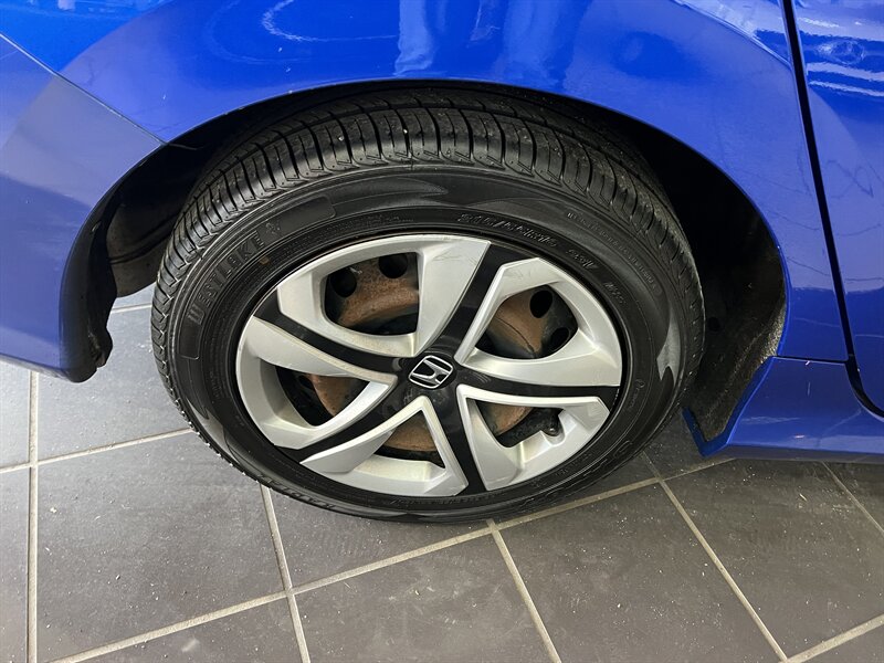 Vehicle image 29 of 33