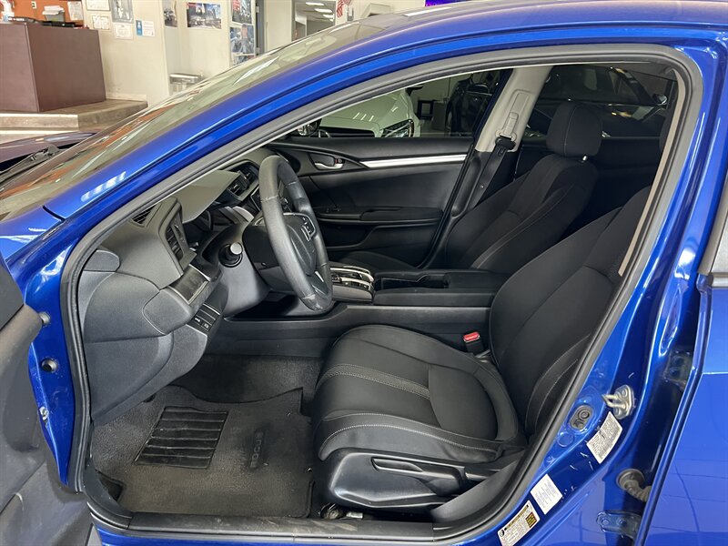 Vehicle image 9 of 33