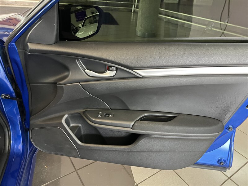 Vehicle image 28 of 33