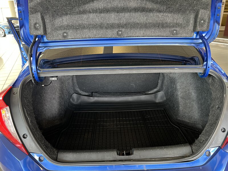 Vehicle image 22 of 33
