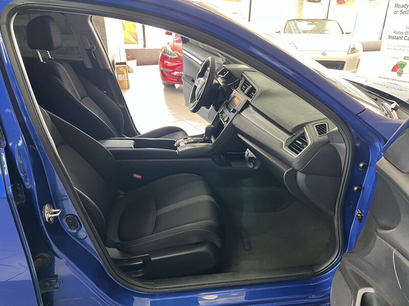 Vehicle image 27 of 33