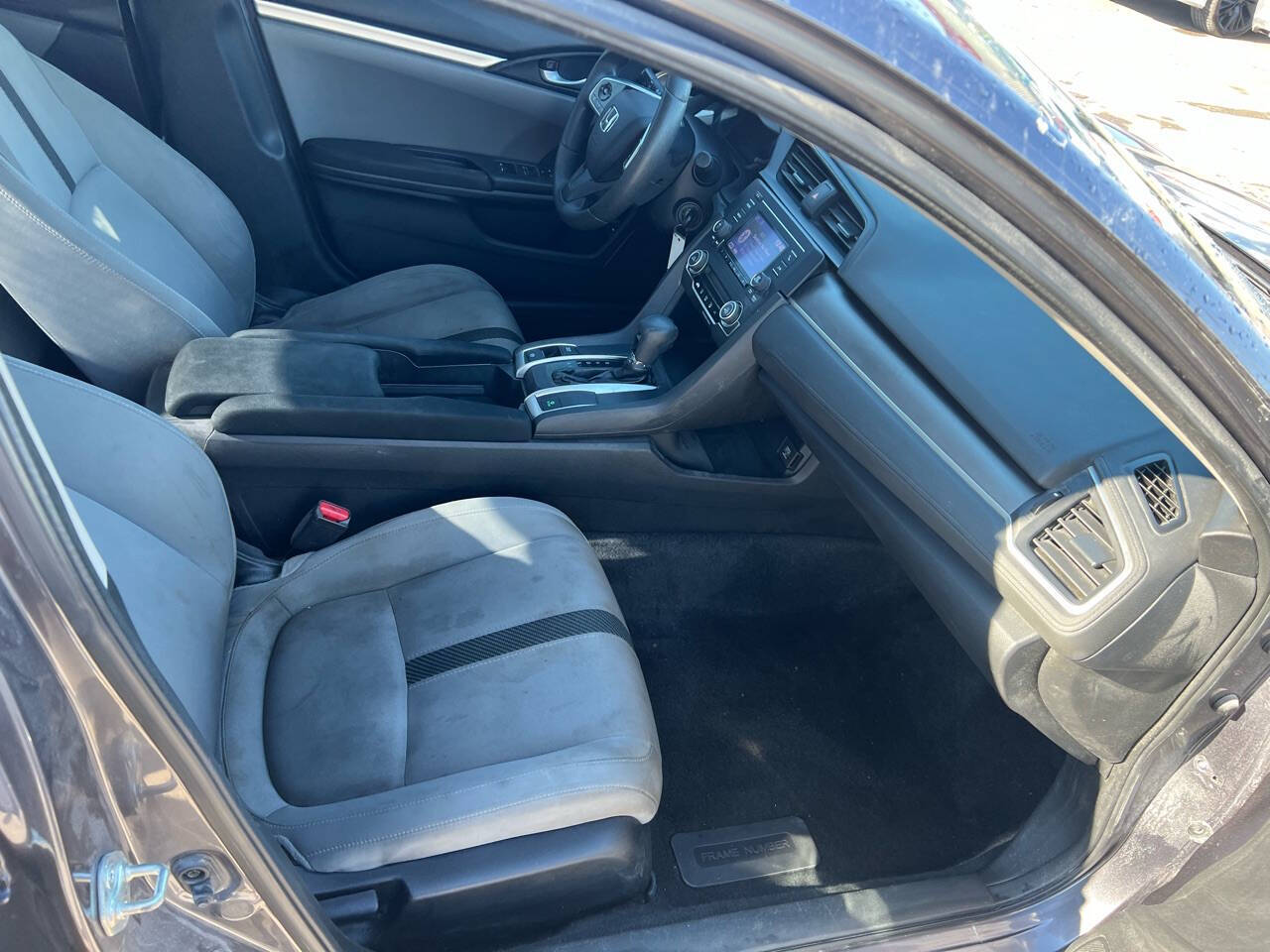 Vehicle image 14 of 23
