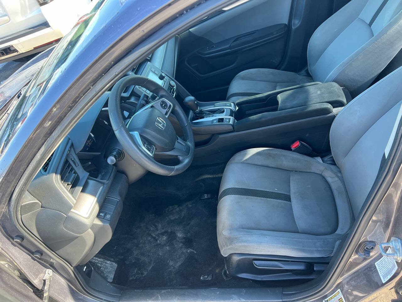 Vehicle image 18 of 23