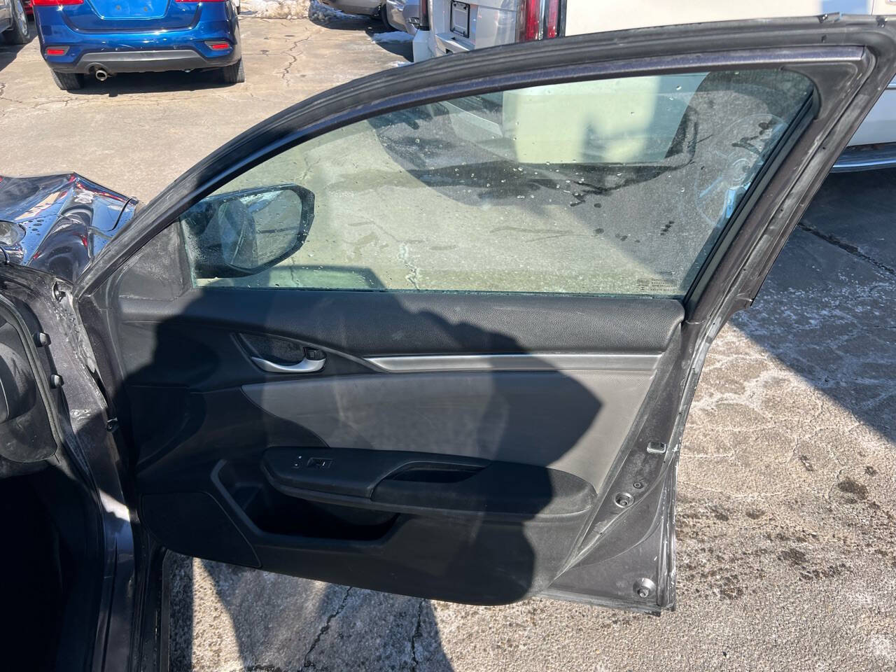 Vehicle image 13 of 23