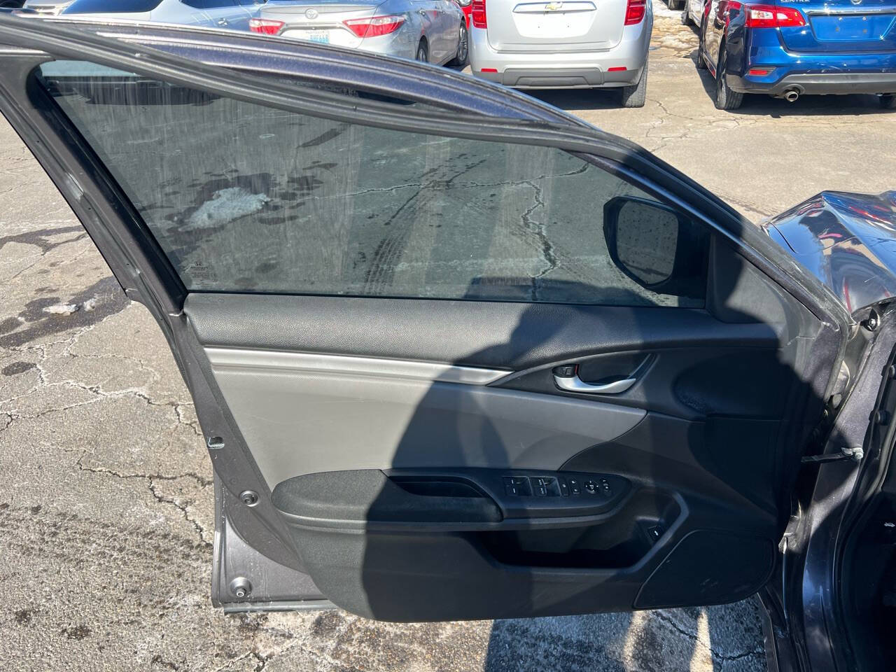 Vehicle image 19 of 23