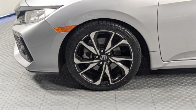 Vehicle image 33 of 35
