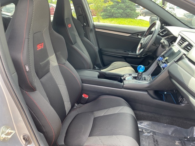 Vehicle image 27 of 32