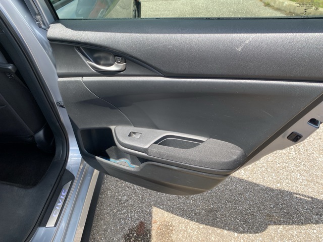 Vehicle image 24 of 32