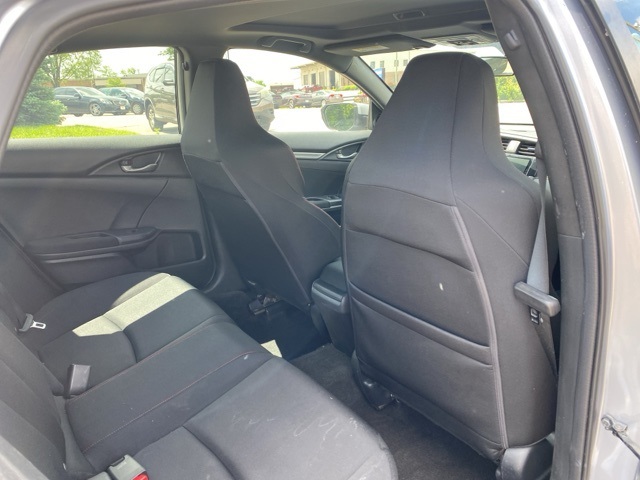 Vehicle image 21 of 32