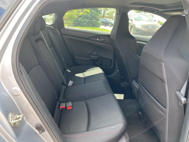 Vehicle image 23 of 32