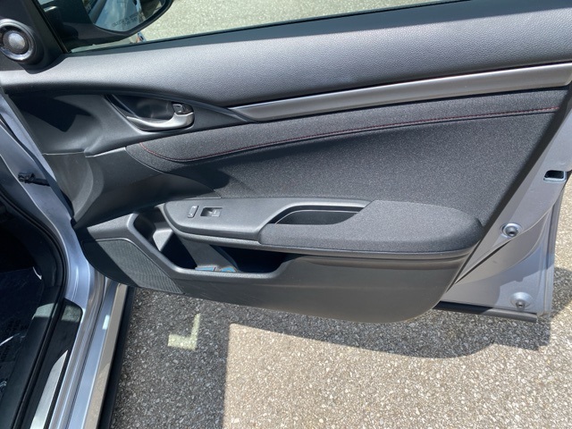 Vehicle image 28 of 32