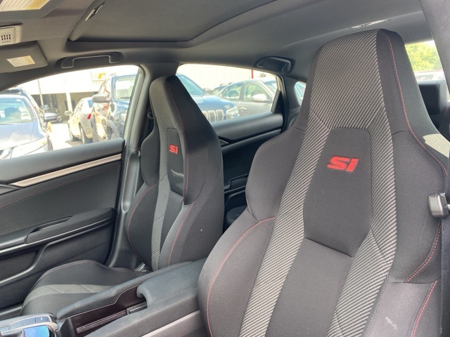 Vehicle image 9 of 32