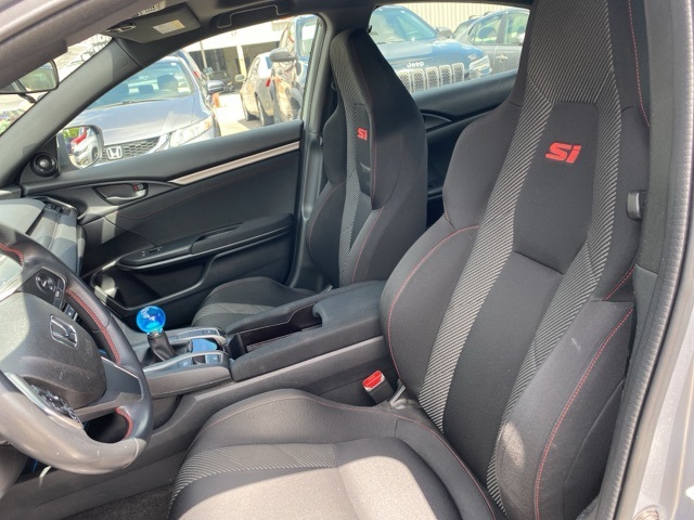 Vehicle image 8 of 32
