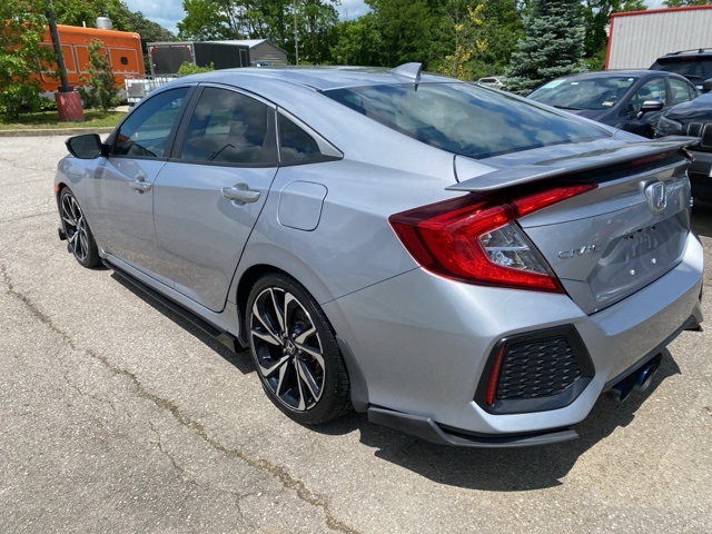 Vehicle image 4 of 32