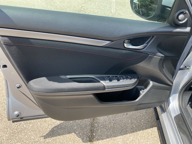 Vehicle image 15 of 32