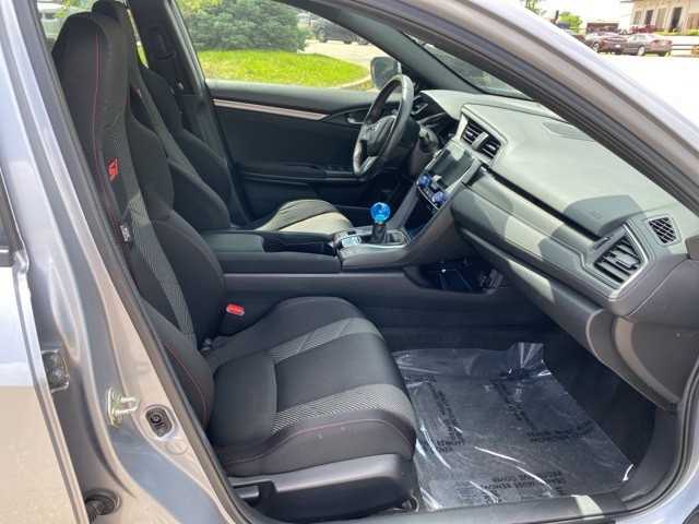 Vehicle image 26 of 32