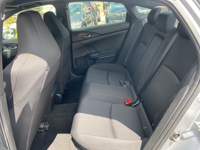 Vehicle image 17 of 32