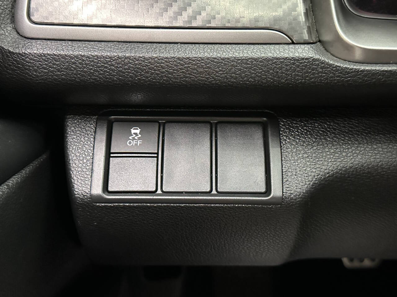 Vehicle image 24 of 31