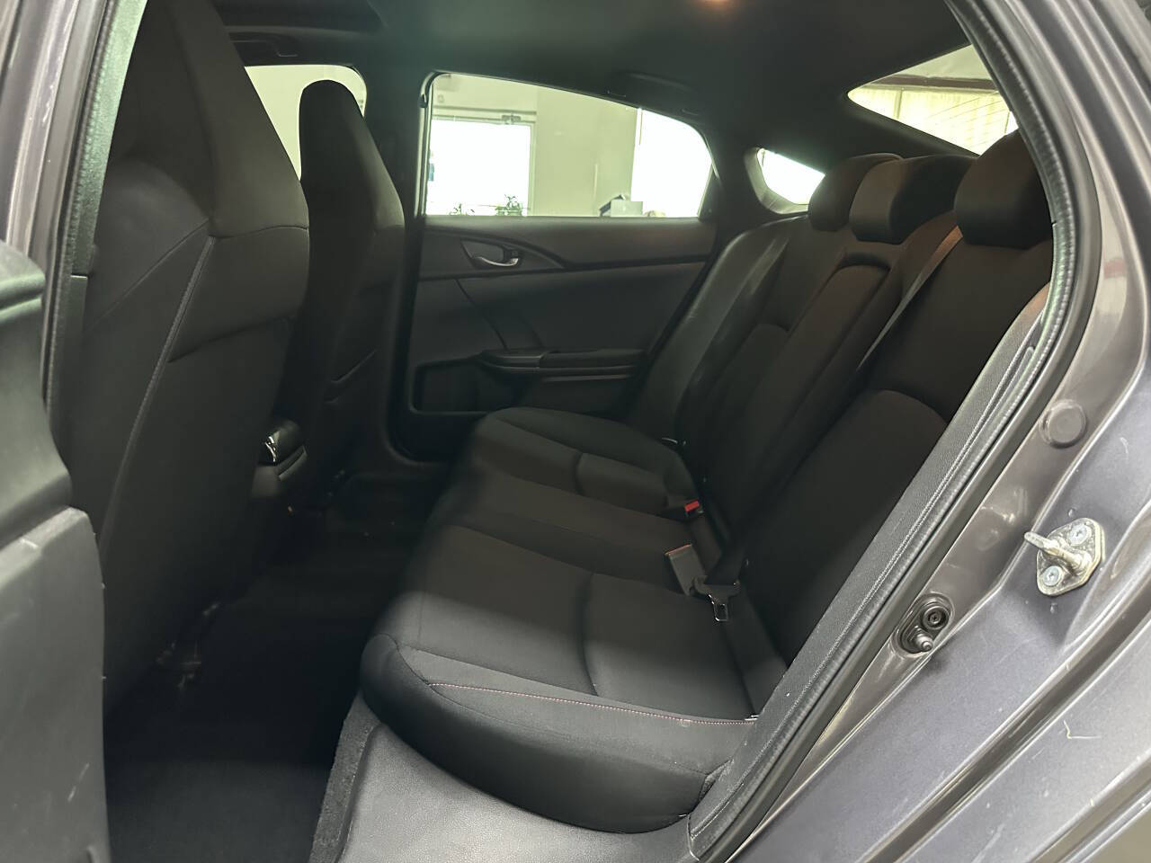 Vehicle image 12 of 31
