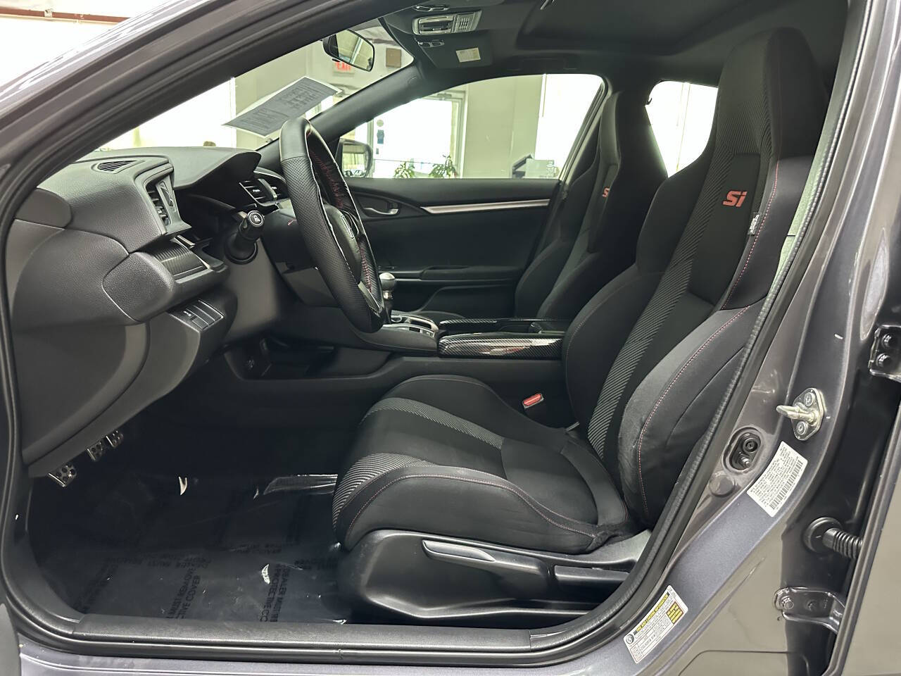 Vehicle image 10 of 31