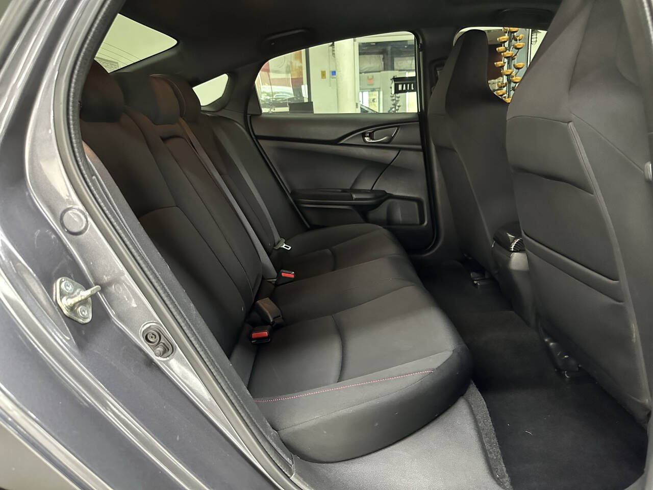 Vehicle image 14 of 31
