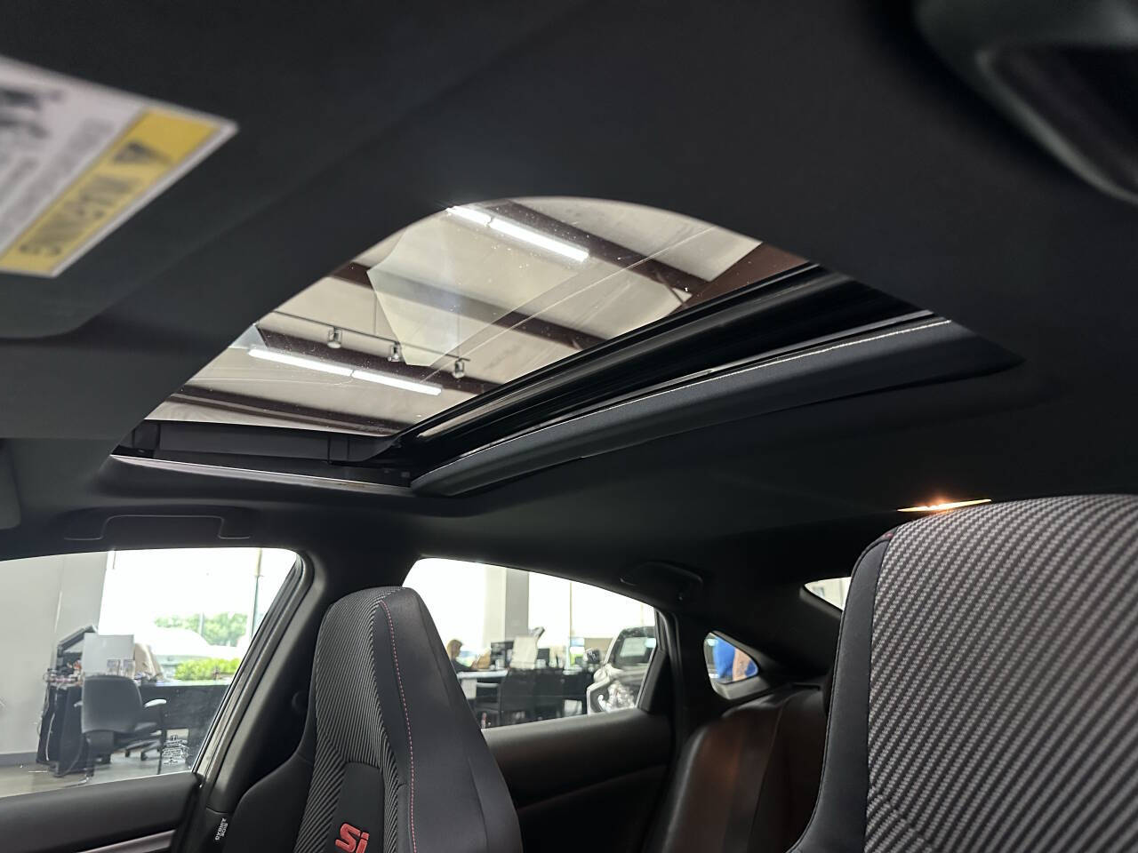 Vehicle image 29 of 31