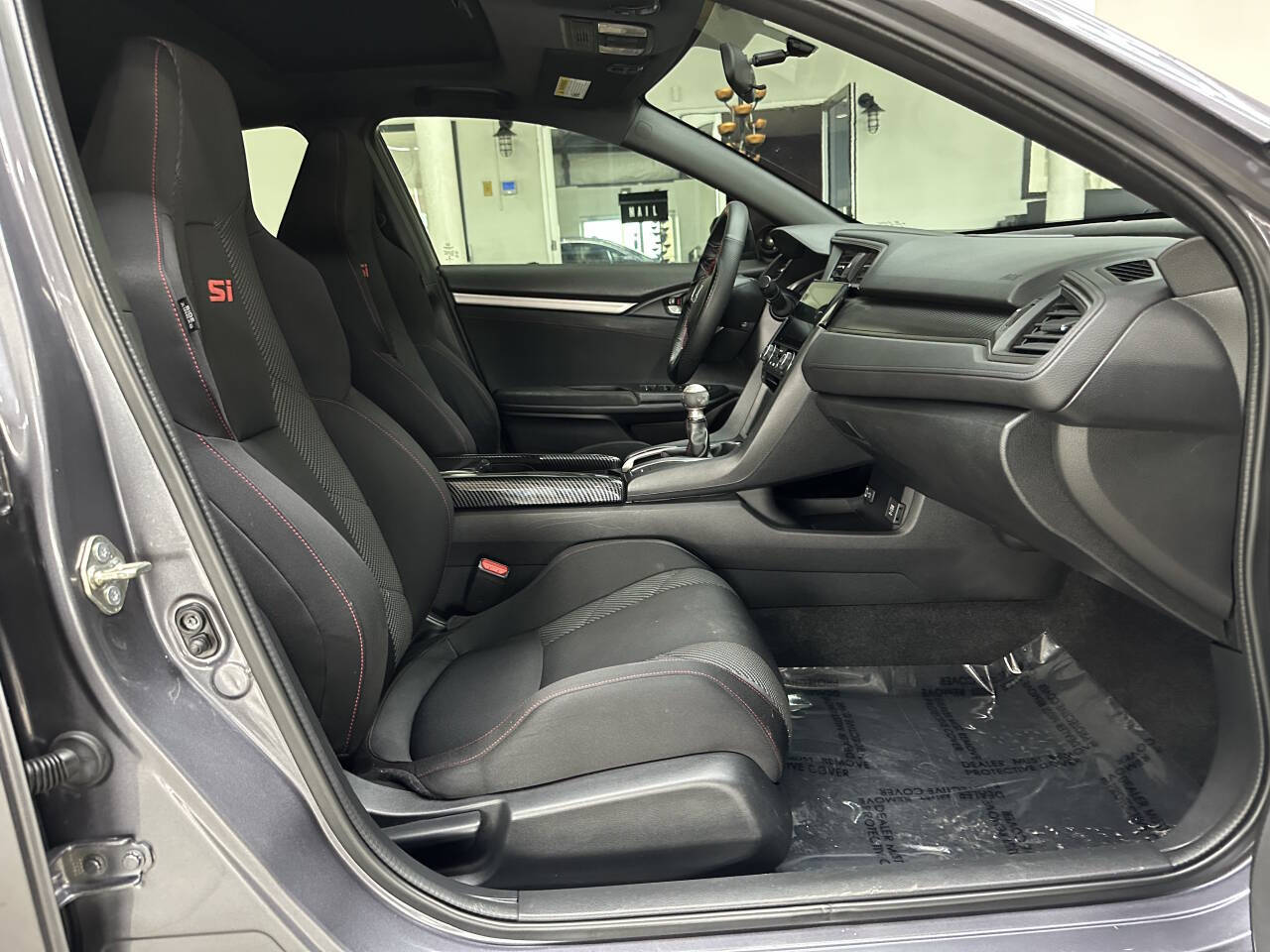 Vehicle image 16 of 31