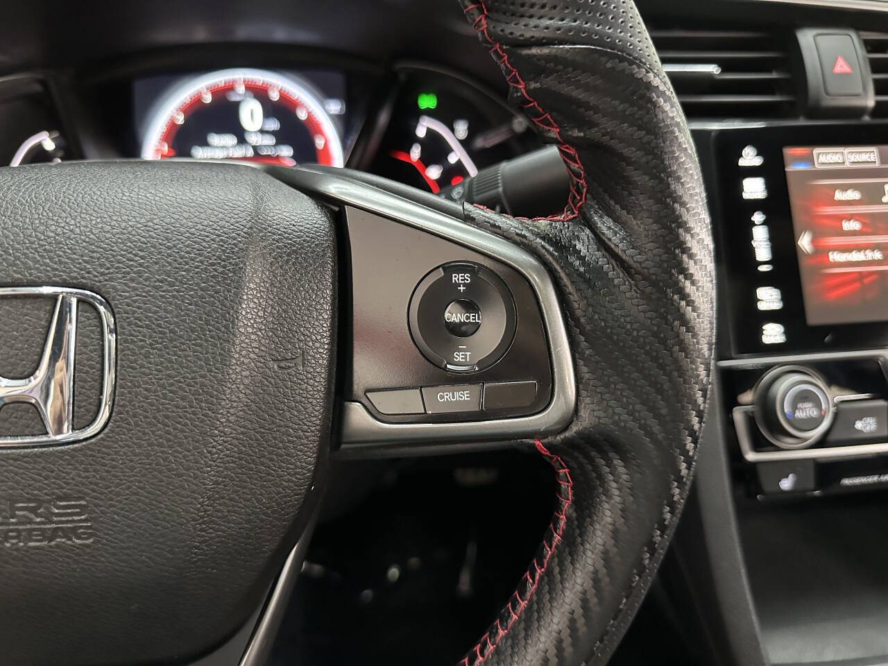 Vehicle image 21 of 31