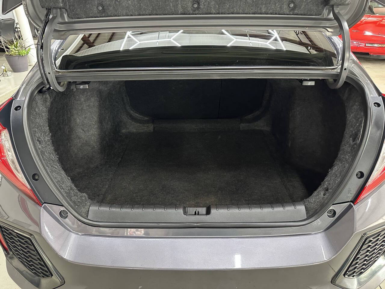 Vehicle image 7 of 31