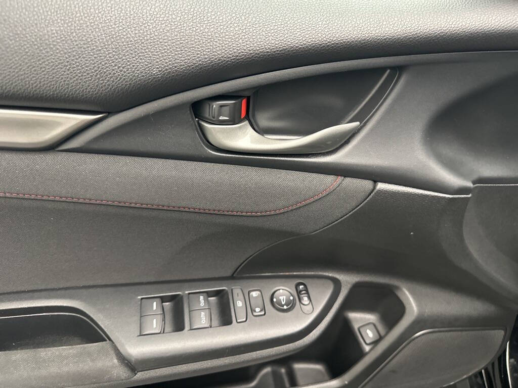 Vehicle image 17 of 31