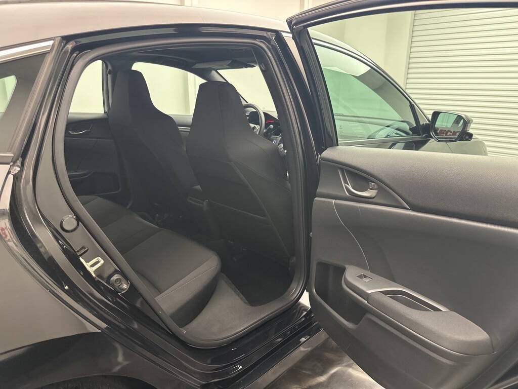 Vehicle image 7 of 31