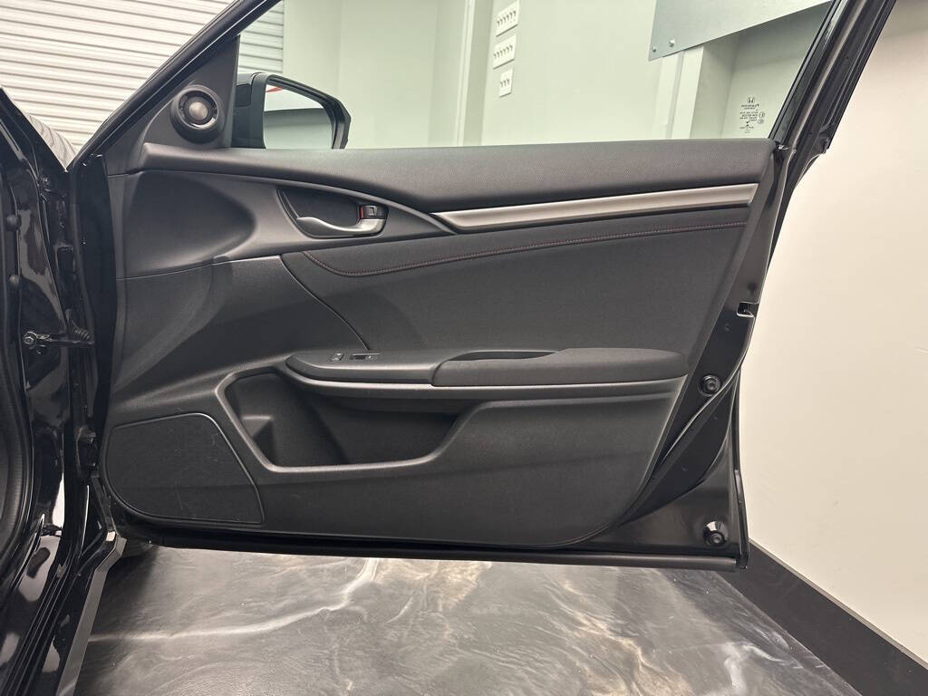 Vehicle image 10 of 31