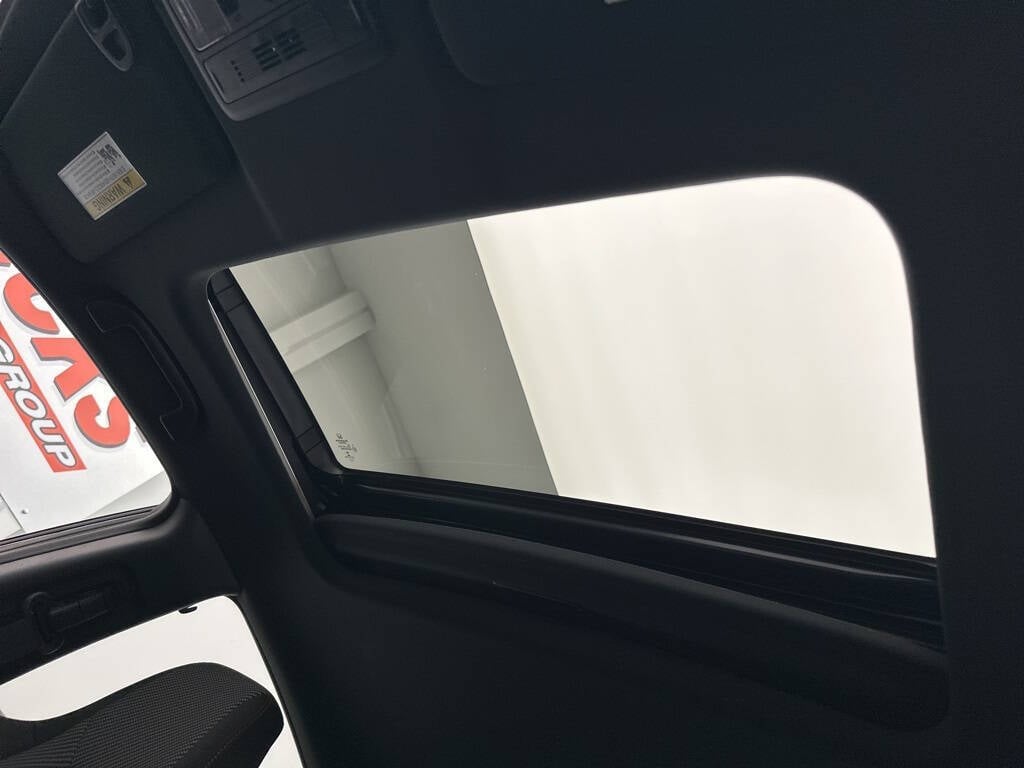 Vehicle image 24 of 31