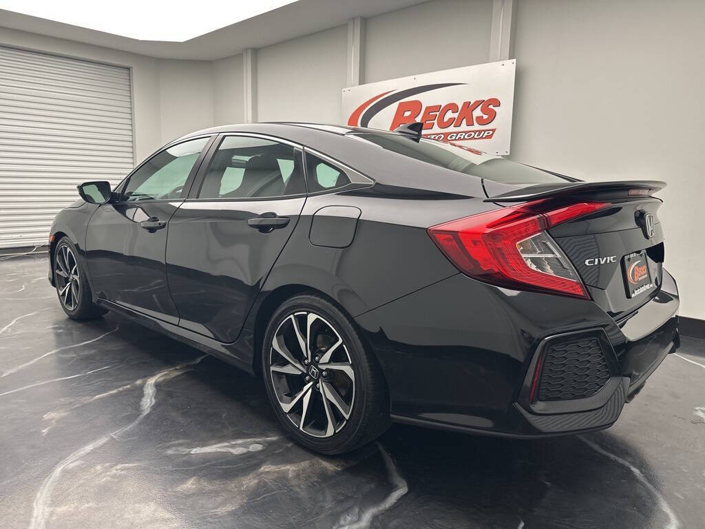 Vehicle image 4 of 31