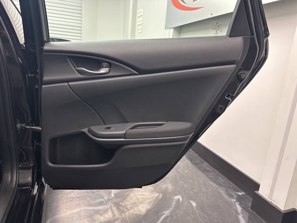 Vehicle image 12 of 31